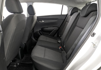 Подержанный автомобиль Kia Rio Hatchback 2021 года (16 фото)