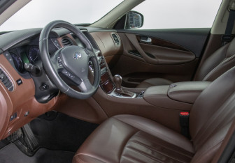 Подержанный автомобиль Infiniti EX 2011 года (10 фото)