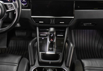 Подержанный автомобиль Porsche Cayenne 2021 года (15 фото)