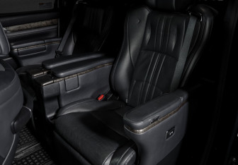 Подержанный автомобиль Toyota Alphard 2018 года (10 фото)