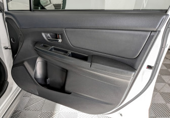 Подержанный автомобиль Subaru XV 2014 года (24 фото)