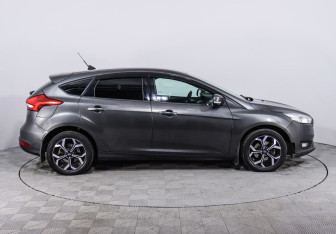 Подержанный автомобиль Ford Focus Hatchback 2018 года (4 фото)