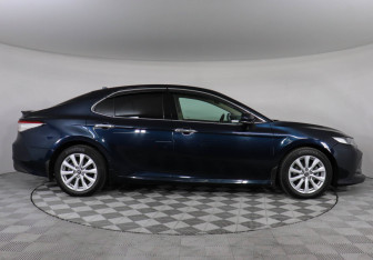 Подержанный автомобиль Toyota Camry Sedan 2018 года (4 фото)
