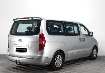 Подержанный автомобиль Hyundai Grand Starex 2009 года (4 фото)