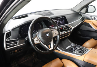 Подержанный автомобиль BMW X7 2019 года (10 фото)