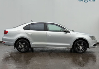 Подержанный автомобиль Volkswagen Jetta Sedan 2013 года (4 фото)
