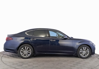 Подержанный автомобиль Infiniti Q70 2015 года (4 фото)