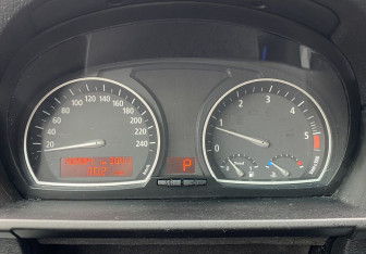 Подержанный автомобиль BMW X3 2009 года (16 фото)