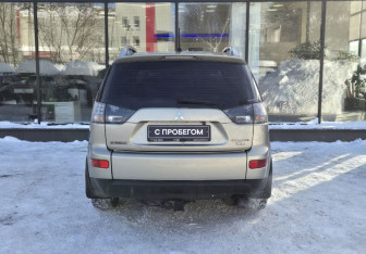 Подержанный автомобиль Mitsubishi Outlander 2008 года (7 фото)