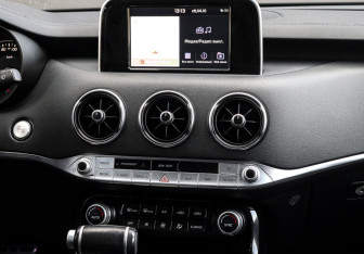 Подержанный автомобиль Kia Stinger 2018 года (12 фото)