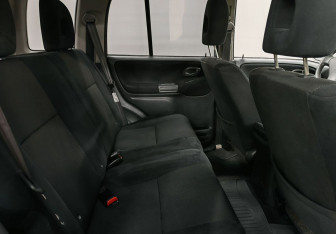 Подержанный автомобиль Suzuki Grand Vitara 2003 года (12 фото)