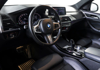 Подержанный автомобиль BMW X3 2020 года (14 фото)
