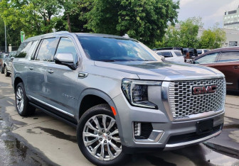 Подержанный автомобиль GMC Yukon 2023 года (3 фото)