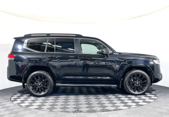 Подержанный автомобиль Toyota Land Cruiser Suv 2021 года (4 фото)
