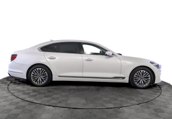 Подержанный автомобиль Kia K900 2019 года (4 фото)