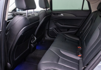 Подержанный автомобиль Hongqi H5 2022 года (11 фото)