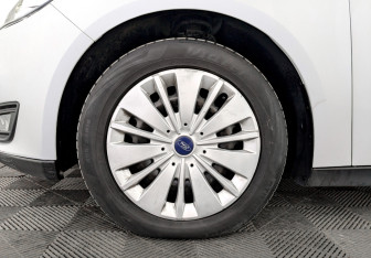 Подержанный автомобиль Ford Focus Hatchback 2019 года (18 фото)