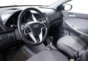 Подержанный автомобиль Hyundai Solaris Hatchback 2012 года (9 фото)