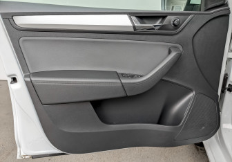 Подержанный автомобиль Skoda Rapid Liftback 2022 года (19 фото)