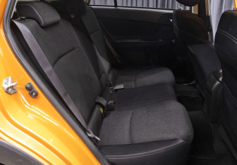 Подержанный автомобиль Subaru XV 2012 года (12 фото)