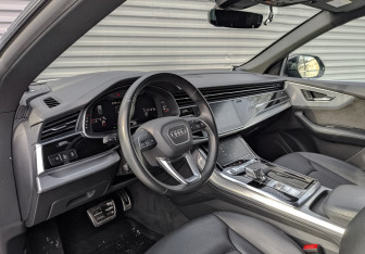 Подержанный автомобиль Audi Q8 2020 года (16 фото)