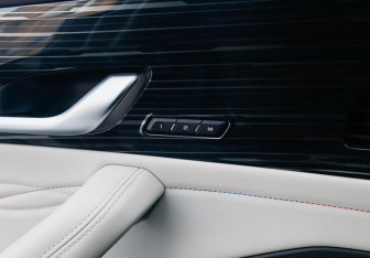 Подержанный автомобиль Geely Monjaro 2023 года (24 фото)