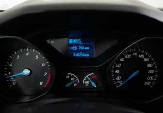 Подержанный автомобиль Ford Focus Hatchback 2014 года (12 фото)