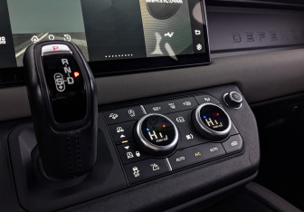 Подержанный автомобиль Land Rover Defender Suv 2021 года (21 фото)