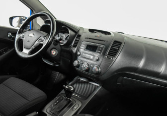 Подержанный автомобиль Kia Cerato Sedan 2013 года (6 фото)