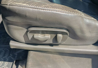 Подержанный автомобиль Nissan Pathfinder 2010 года (20 фото)