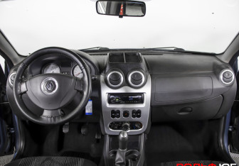 Подержанный автомобиль Renault Sandero 2011 года (11 фото)