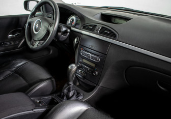 Подержанный автомобиль Renault Laguna Wagon 2006 года (10 фото)