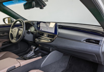 Подержанный автомобиль Lexus ES 2023 года (2 фото)