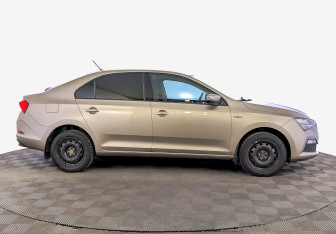 Подержанный автомобиль Skoda Rapid Liftback 2021 года (4 фото)
