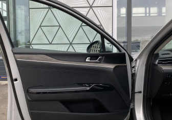 Подержанный автомобиль Kia K5 2021 года (21 фото)