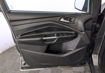 Подержанный автомобиль Ford Kuga 2018 года (19 фото)