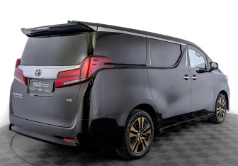 Подержанный автомобиль Toyota Alphard 2018 года (5 фото)