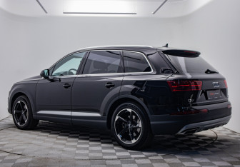 Подержанный автомобиль Audi Q7 2016 года (3 фото)