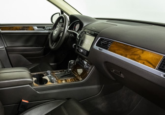 Подержанный автомобиль Volkswagen Touareg 2011 года (9 фото)