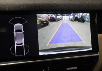 Подержанный автомобиль Porsche Cayenne 2019 года (20 фото)