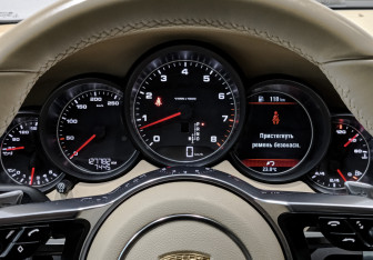 Подержанный автомобиль Porsche Cayenne 2015 года (16 фото)