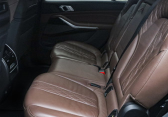 Подержанный автомобиль BMW X7 2019 года (12 фото)