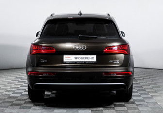 Подержанный автомобиль Audi Q5 2018 года (6 фото)
