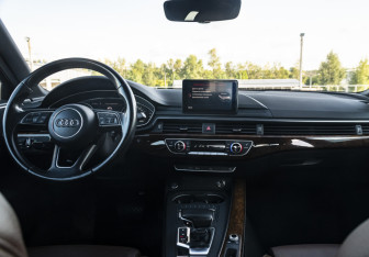 Подержанный автомобиль Audi A4 Sedan 2016 года (12 фото)