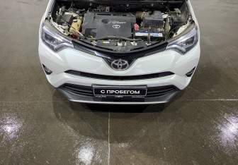 Подержанный автомобиль Toyota RAV4 2018 года (18 фото)