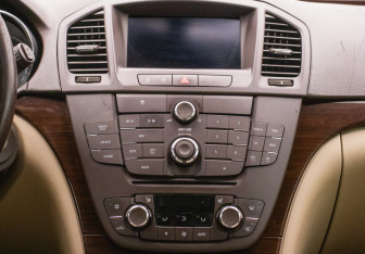 Подержанный автомобиль Opel Insignia Wagon 2011 года (13 фото)