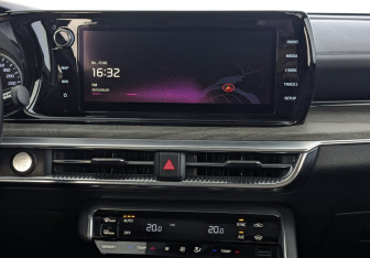 Подержанный автомобиль Kia K5 2021 года (17 фото)