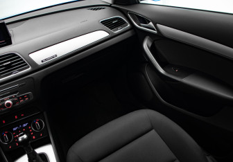 Подержанный автомобиль Audi Q3 2015 года (24 фото)