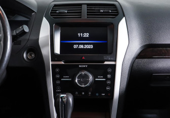 Подержанный автомобиль Ford Explorer 2015 года (14 фото)