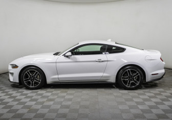 Подержанный автомобиль Ford Mustang Coupe 2023 года (8 фото)